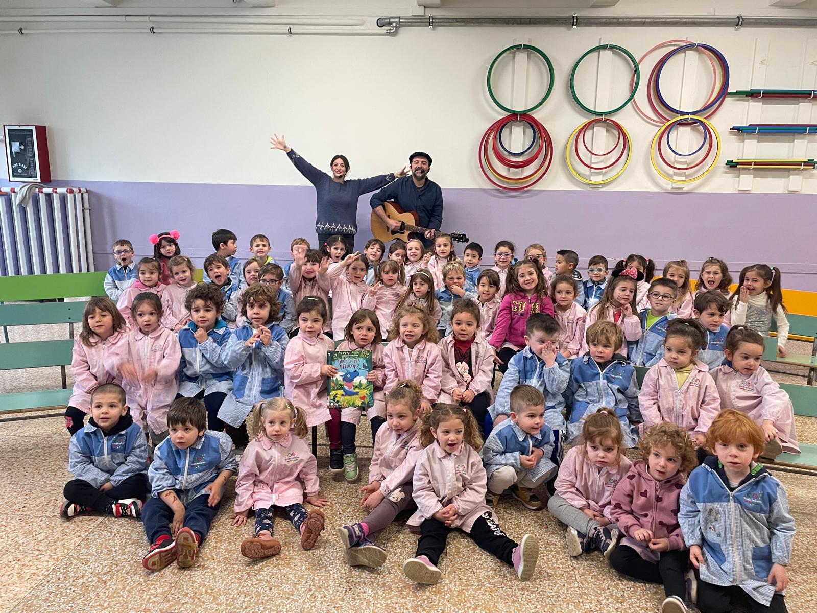 Foto di gruppo con i bambini